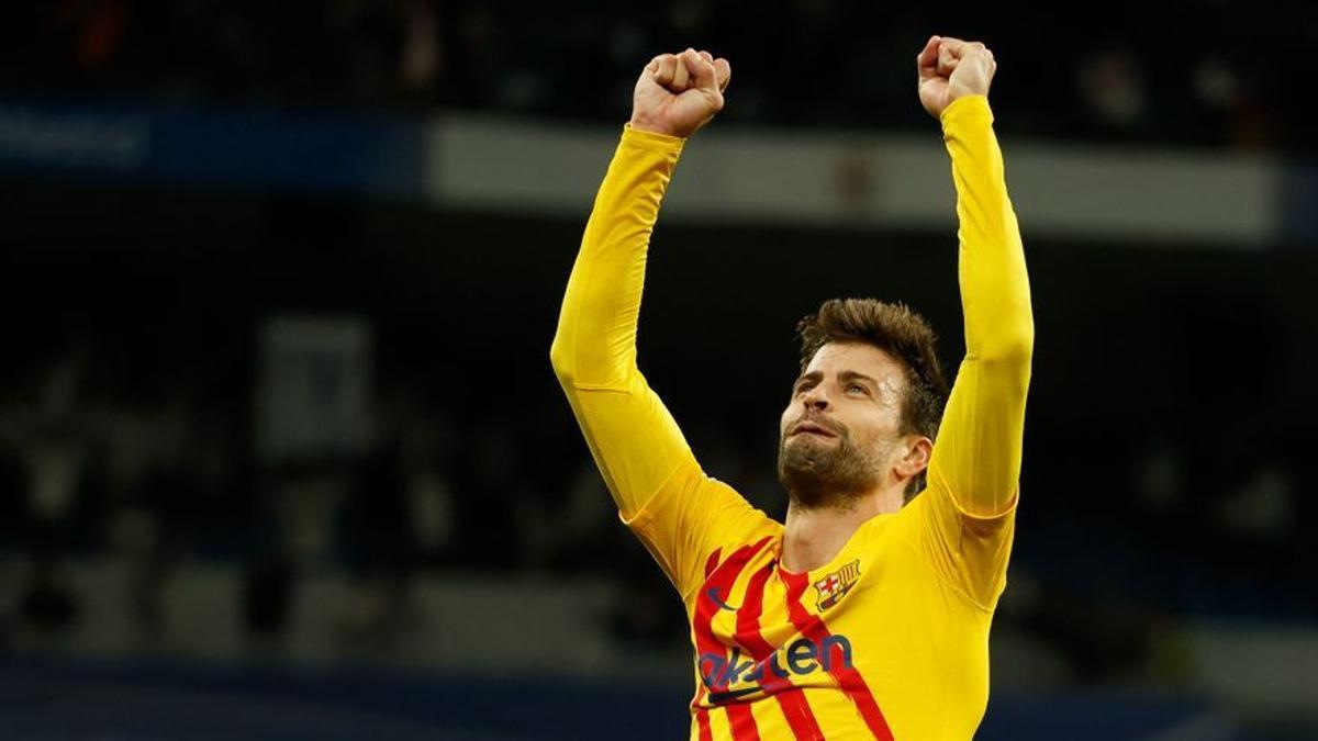 Gerard Piqué celebra la victoria en el clásico. Gerard Piqué celebra la victoria en el clásico.