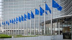 Archivo - Banderas de la UE en una imagen de archivo.