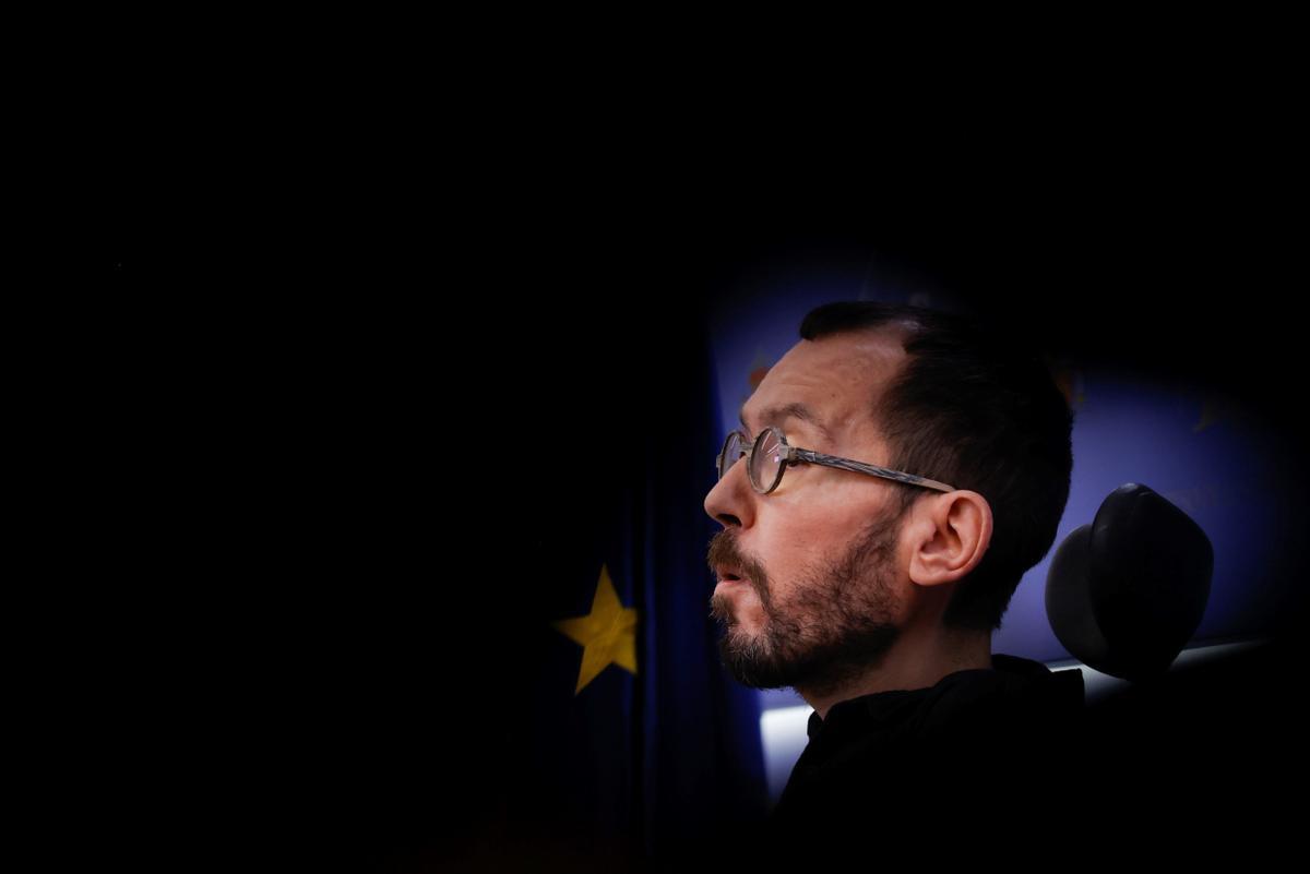 El portavoz de Unidas Podemos, Pablo Echenique, durante una rueda de prensa tras la Junta de Portavoces del Congreso el martes 22 de febrero de 2022. 