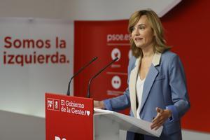 La portavoz del PSOE y ministra de Educación, Pilar Alegría, en la rueda de prensa de este lunes en Ferraz. 