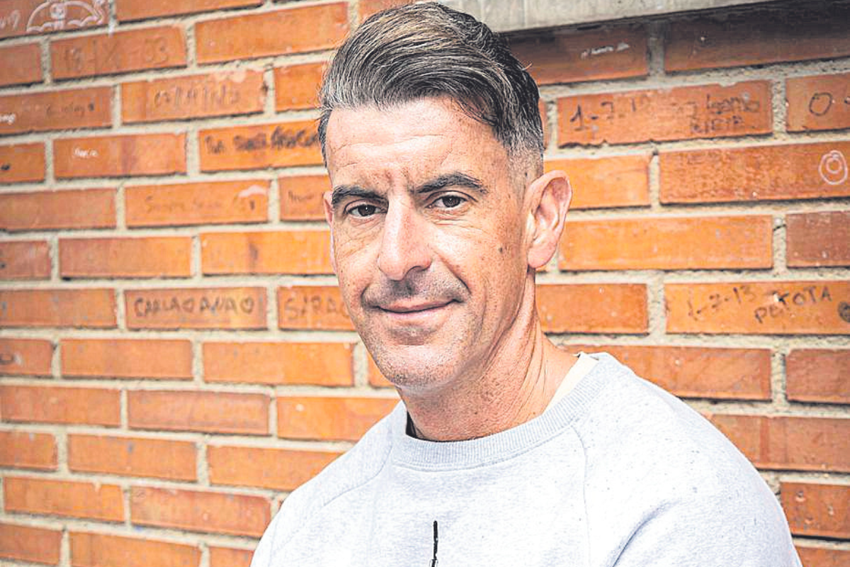 Alfredo García, en el colegio donde trabaja. Alfredo García, en el colegio donde trabaja.