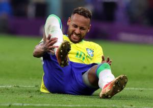 Alarma Neymar: cae lesionado y peligra el Mundial