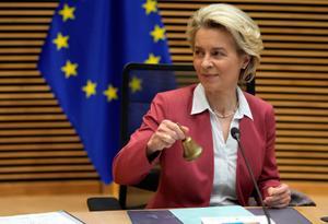 La presidenta de la Comisión Europea, Ursula von der Leyen, llamando a los comisionados a reunión el 8 de febrero de 2022.