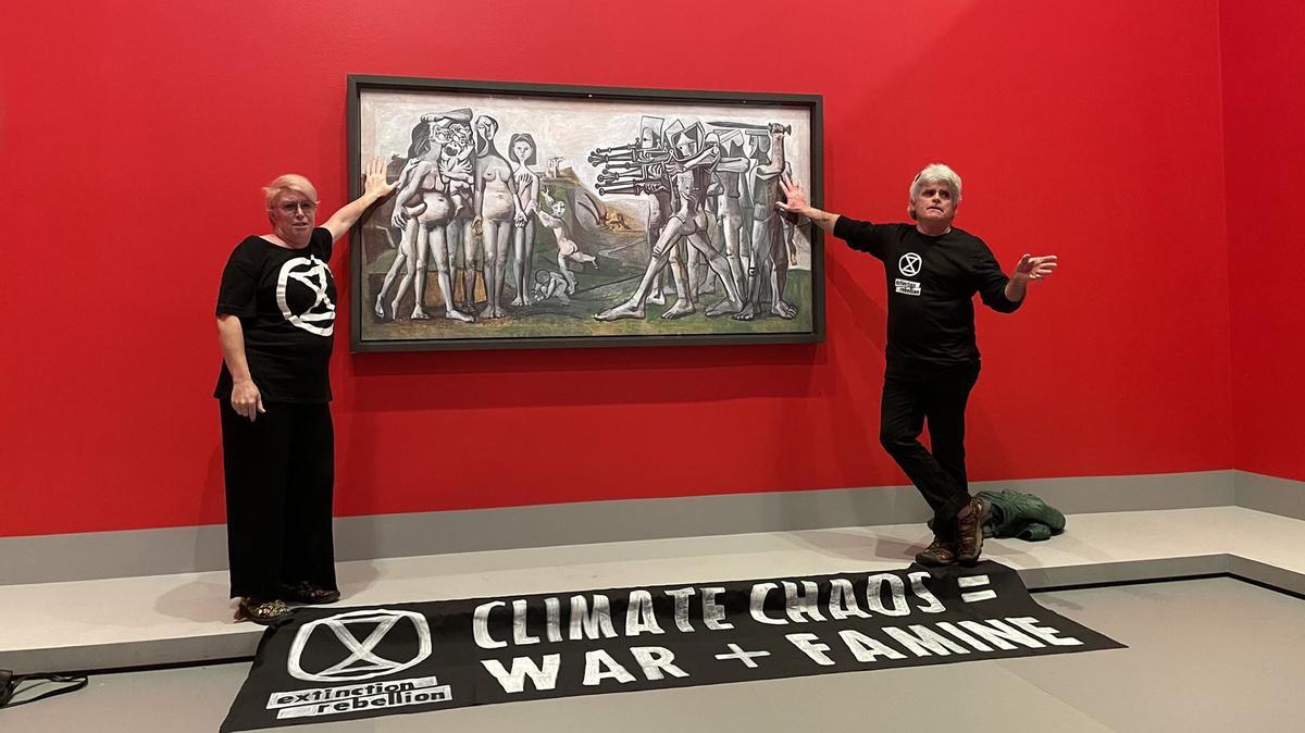 El activismo climático, en guerra contra el arte: estas son las obras que han sido atacadas