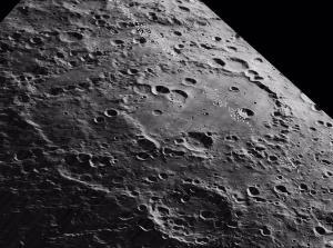 Las rocas lunares podrían 'convertirse' en oxígeno y combustible