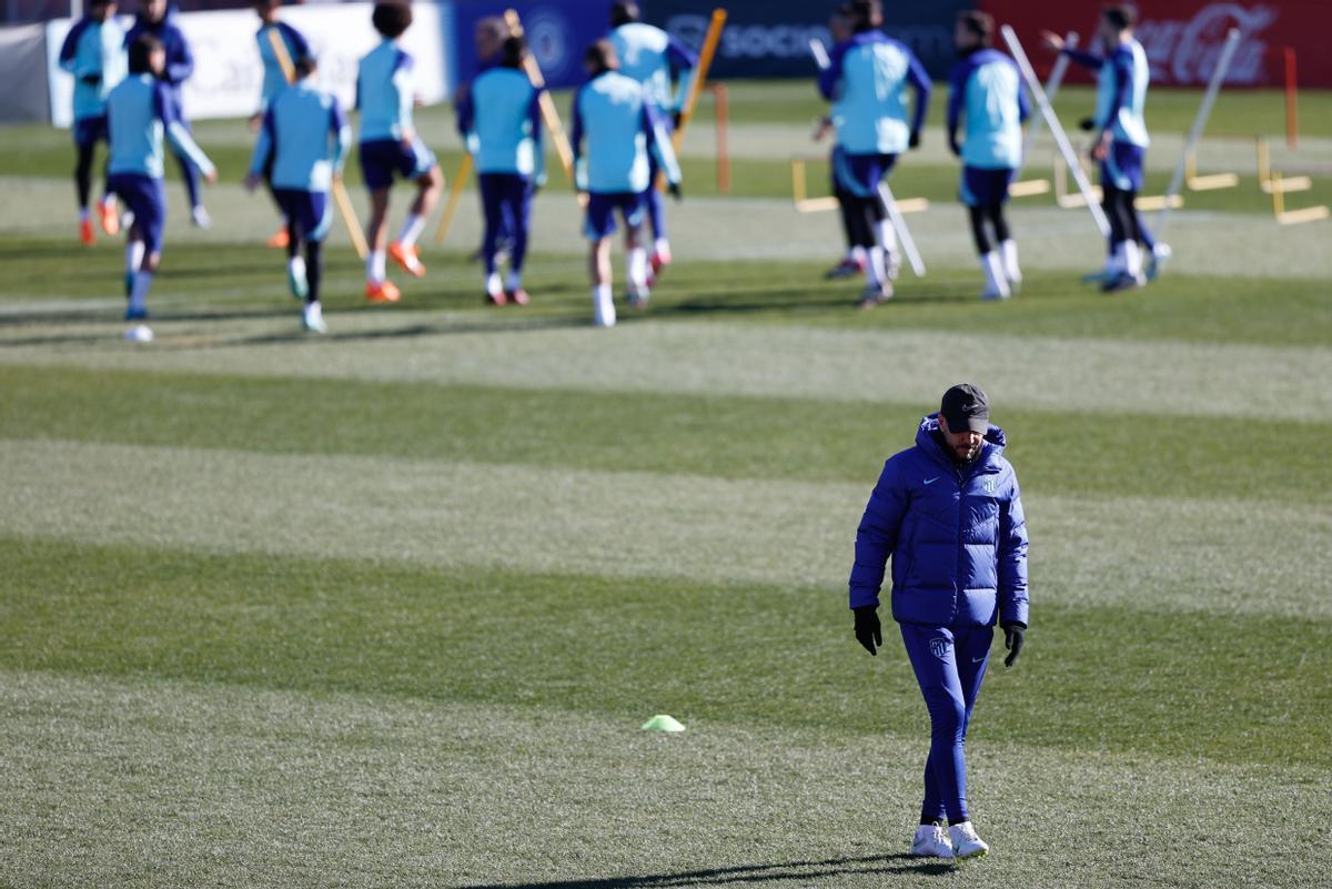 Simeone, durante el entrenamiento previo al derbi de Copa en el Bernabéu. c