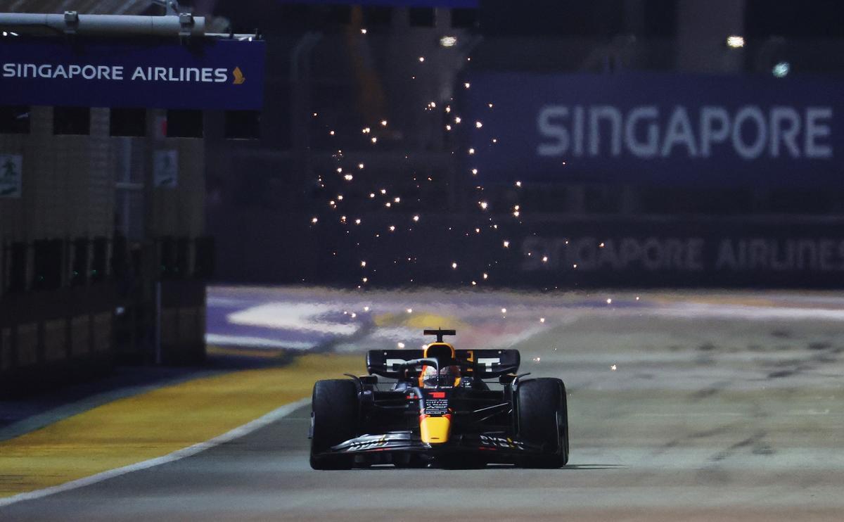 Pérez gana en Singapur y Verstappen pospone su título
