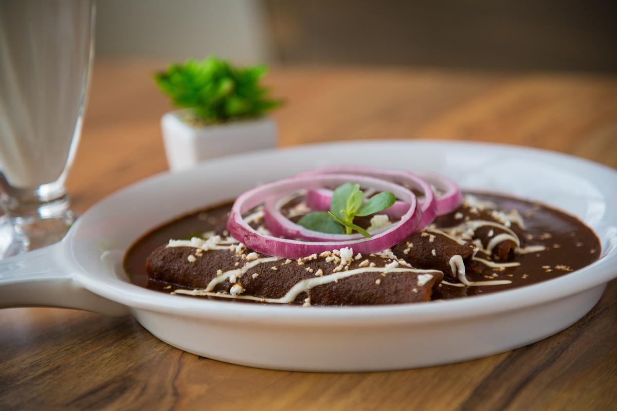 El mole es una de las grandes estrellas de la cocina mexicana. El mole es una de las grandes estrellas de la cocina mexicana.