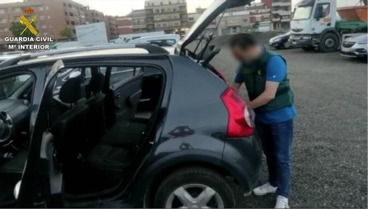 La Guardia Civil detiene en Lleida a 33 personas por estafas bancarias a través de 'phishing' y 'smishing'