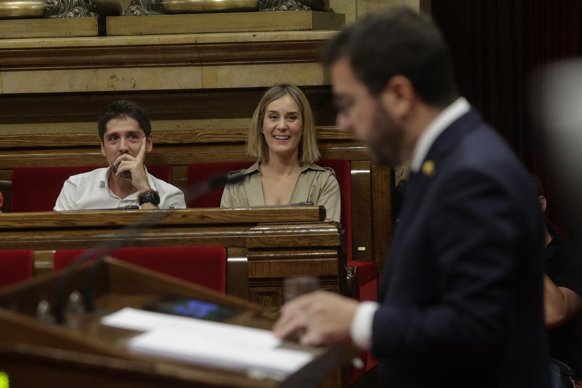El Govern catalán y los 'comuns' cierran el acuerdo de presupuestos El Govern catalán y los 'comuns' cierran el acuerdo de presupuestos