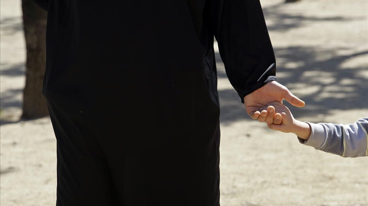 Un escolapio catalán abusó durante 25 años de menores en colegios de  Senegal | El Periódico de España