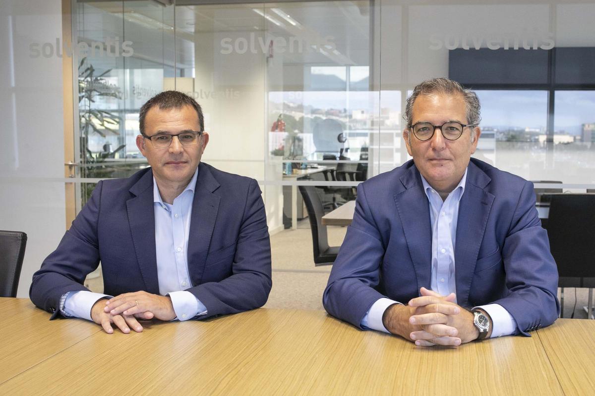 Juan Carlos Canudo, director general de Solventis, y Toni Bosch, director de inversiones alternativas e inmobiliarias