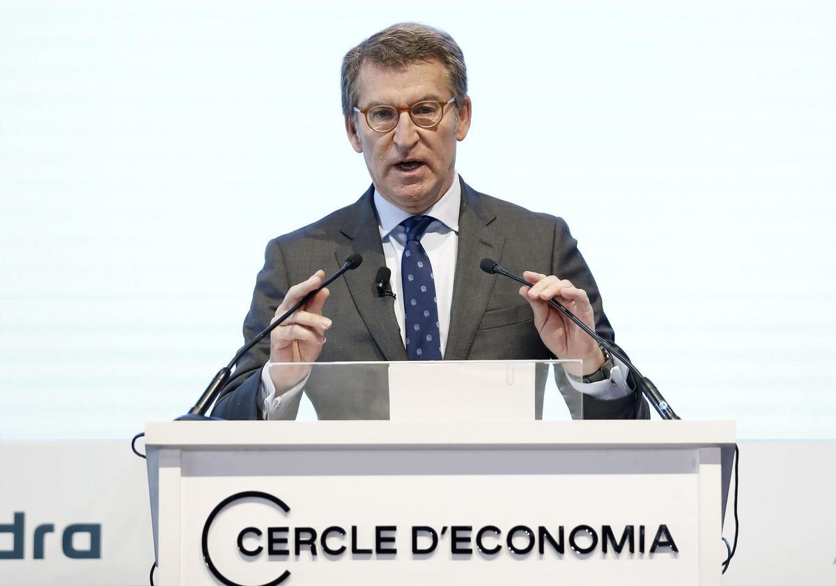 El presidente del PP, Alberto Núñez Feijóo, durante su participación en la Reunión del Cercle Economía, en Barcelona.