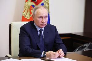 El presidente ruso, Vladimir Putin, preside una reunión a través de una videoconferencia en la residencia estatal de Novo-Ogaryovo, en las afueras Moscú este 1 de febrero. EFE/EPA/MIKHAEL KLIMENTYEV / SPUTNIK / KREMLIN POOL