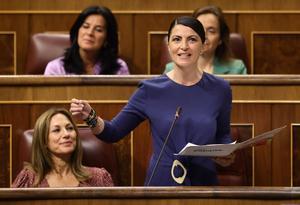 La candidata de Vox a la Presidencia de la Junta de Andalucía, Macarena Olona, interviene en una sesión de control en el Congreso de los Diputados