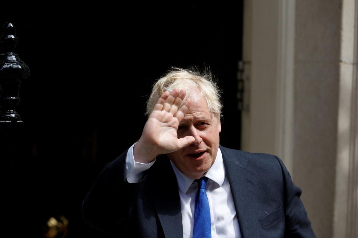 "Tendremos que sacarlo a patadas": Boris Johnson se niega a dimitir y desafía al Partido Conservador