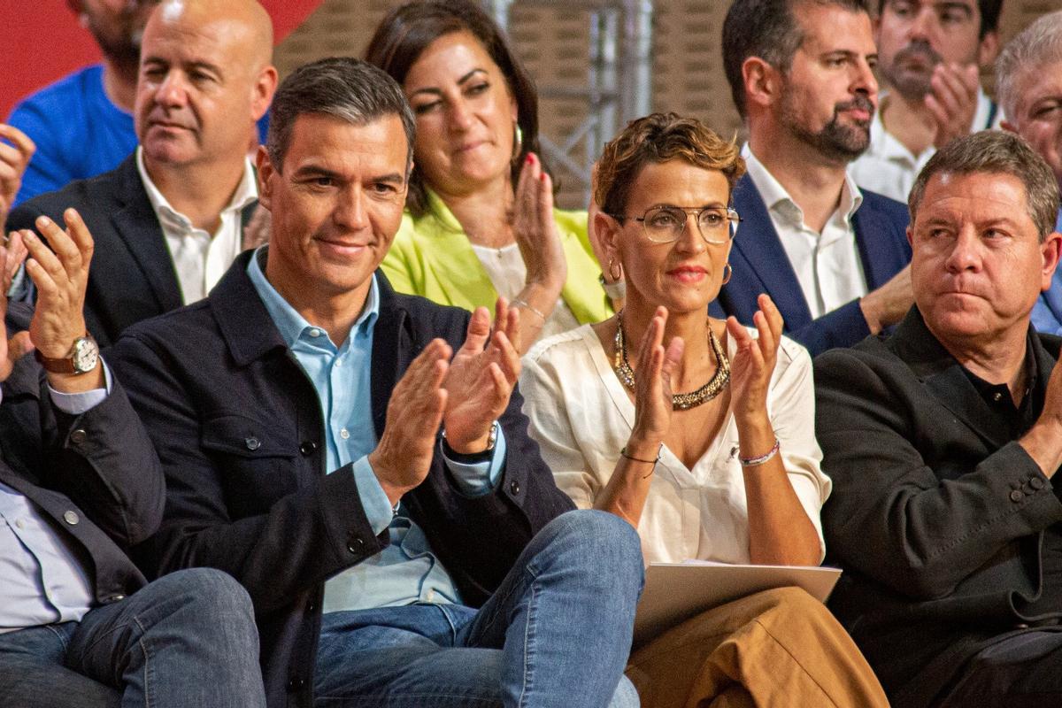 Pedro Sánchez, el sábado en Zaragoza, en una reunión del Consejo de Política Federal, junto a María Chivite y Emiliano García-Page. 
