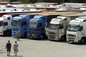 Camiones retenidos en Girona por la huelga de transportistas de 2008. 