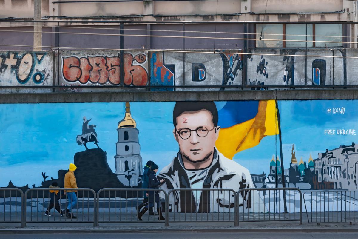 El presidente ucranianos,  Volodímir Zelenski, en un mural en Poznan, Polonia. 