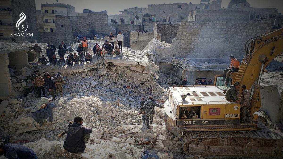 Mueren 18 personas, entre ellas 9 niños, en derrumbe de edificio en Siria