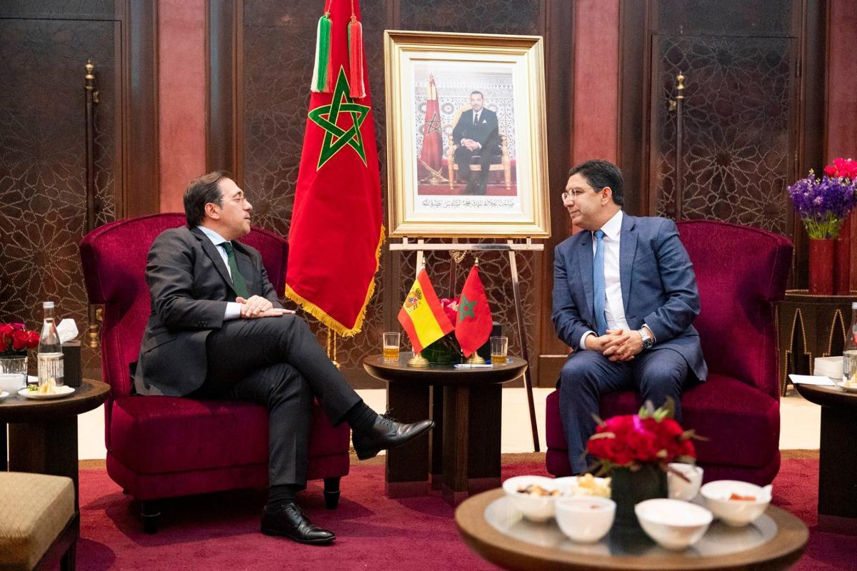 El ministro de Exteriores, José Manuel Albares, y su homólogo marroquí, Nasser Bourita, en una reunión en Rabat. 