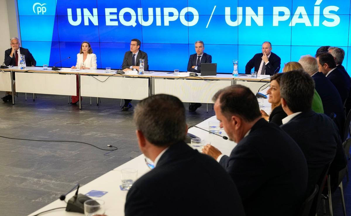 Feijóo reúne a su comité ejecutivo en Génova. 