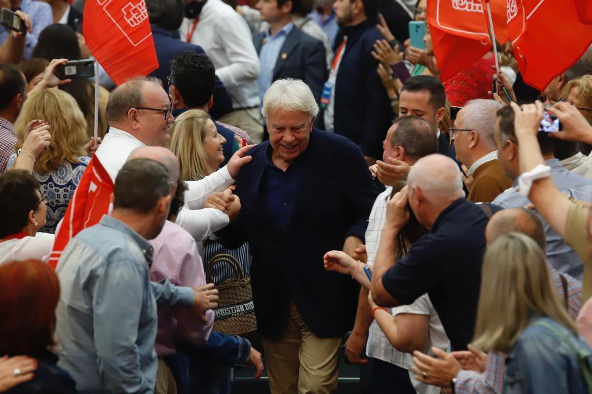 Felipe González en el acto en Sevilla. Felipe González en el acto en Sevilla.