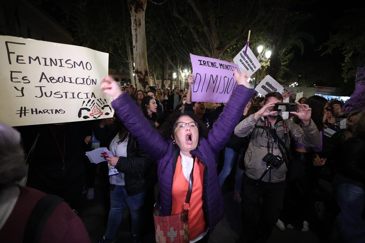  Movilización en Sevilla por el Día Internacional de la Eliminación de la Violencia contra la Mujer.