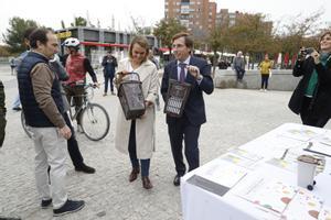 José Luis Martínez Almeida durante la presentación del nuevo servicio de recogida de residuos en Madrid.