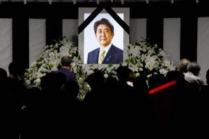 Japón celebra el funeral de Estado de Shinzo Abe con su población dividida
