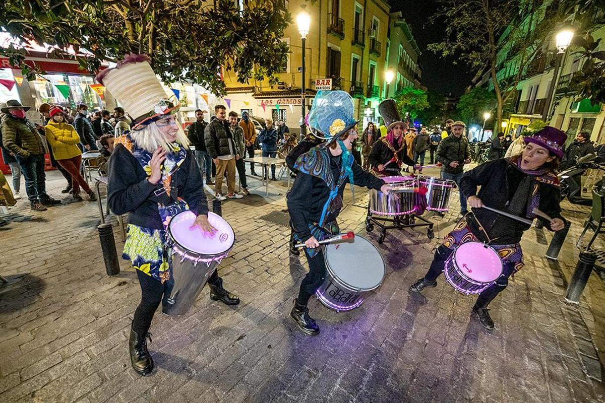 Este año vuelven los conciertos y batucadas a ’Tapapié’s, el festival de tapas de Lavapiés. 