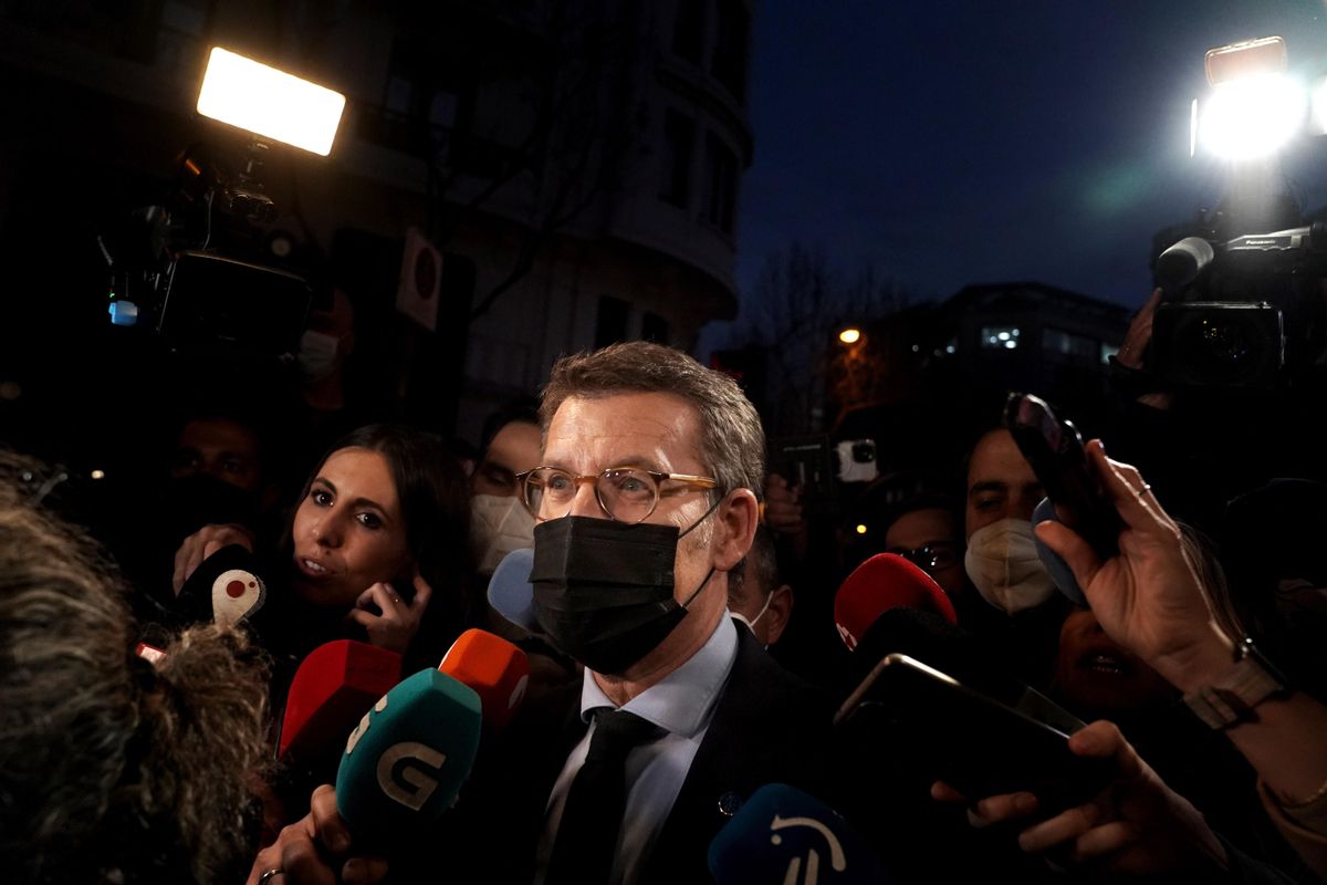 El presidente de la Xunta, Alberto Núñez Feijóo, este miércoles, a su llegada a Génova para la reunión de los barones con Pablo Casado. El presidente de la Xunta, Alberto Núñez Feijóo, este miércoles, a su llegada a Génova para la reunión de los barones con Pablo Casado.
