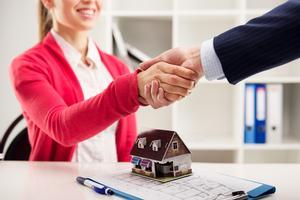 El récord en la compraventa de viviendas dispara las ofertas de empleo en el sector inmobiliario