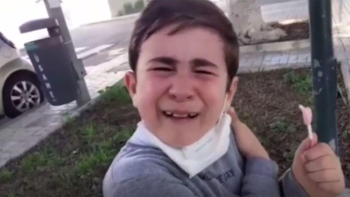 Mateo, el niño que se ha ganado a las redes por su reacción tras recibir la vacuna
