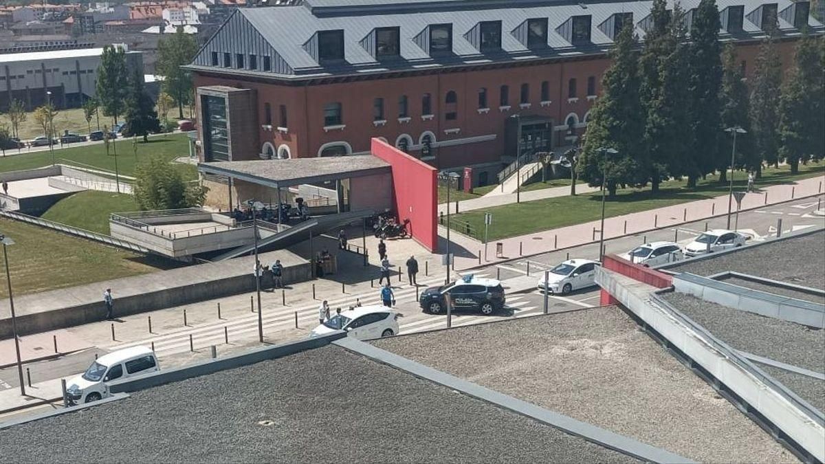 Investigan una misteriosa agresión de un encapuchado a una enfermera en un hospital de Asturias Investigan una misteriosa agresión de un encapuchado a una enfermera en un hospital de Asturias