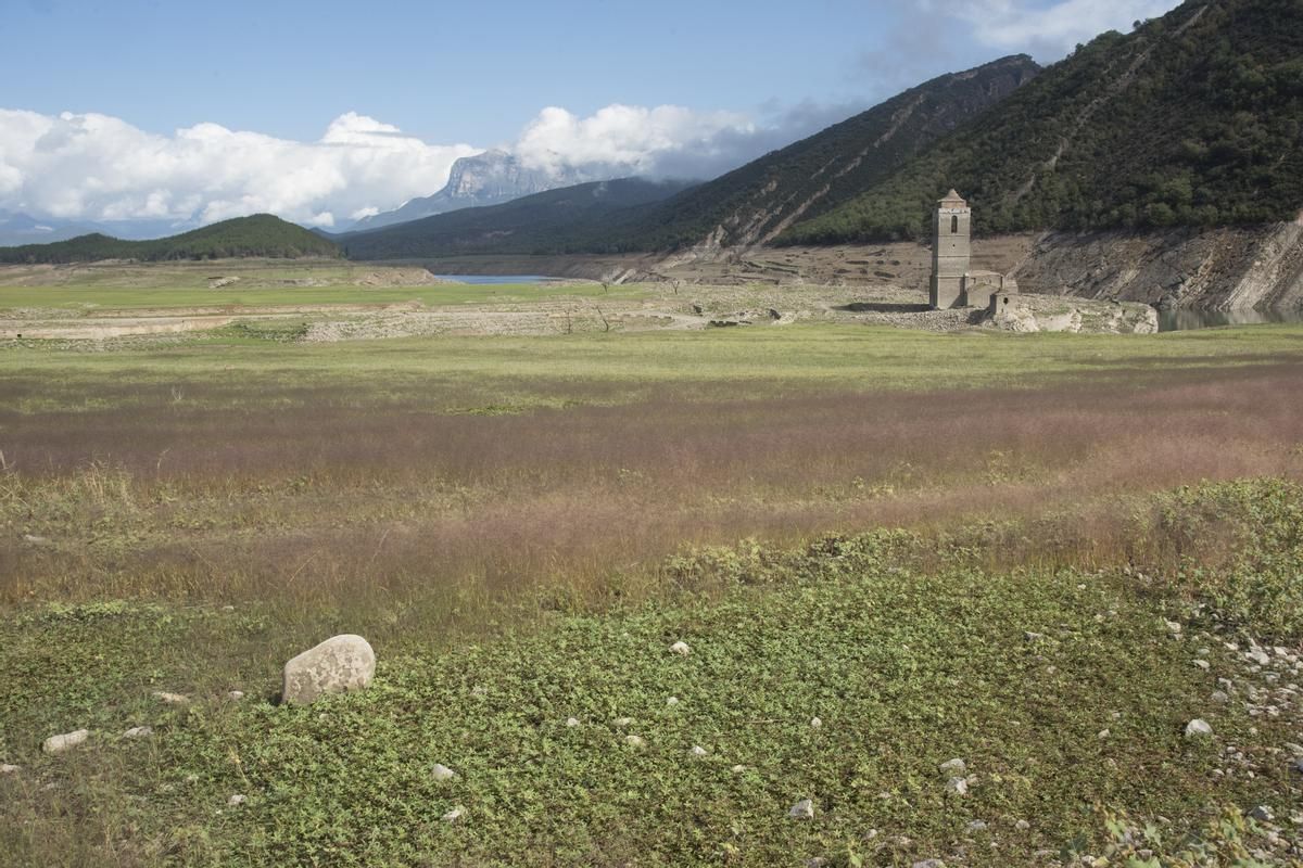 Vista del embalse de Mediano, en la provincia de Huesca, este miércoles. Vista del embalse de Mediano, en la provincia de Huesca, este miércoles.