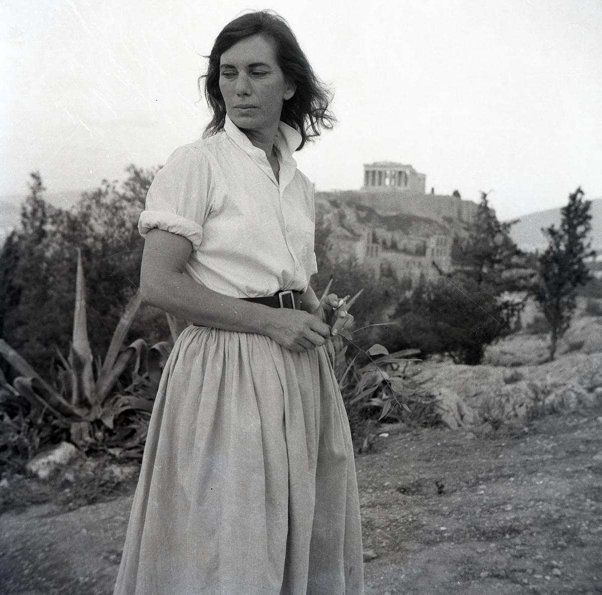Charmian Clift, durante sus años en Grecia. Charmian Clift, durante sus años en Grecia.
