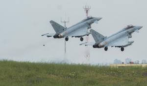 Aviones de la OTAN realizan misiones de vigilancia.