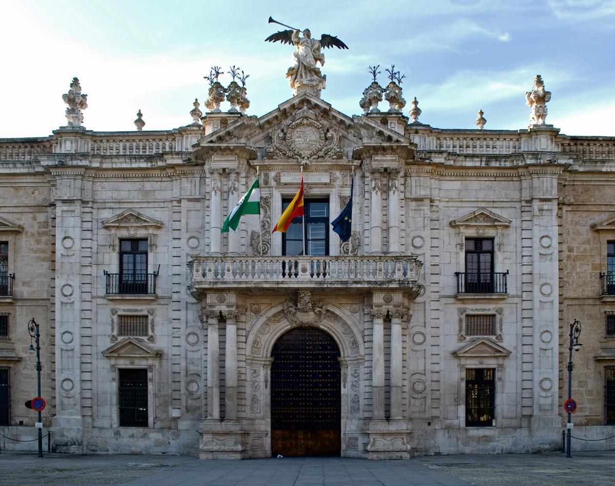 Imagen de archivo de la fachada principal de la Universidad de Sevilla. 