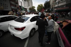 Ciudadanos en las calles tras sentir el terremoto de México. 