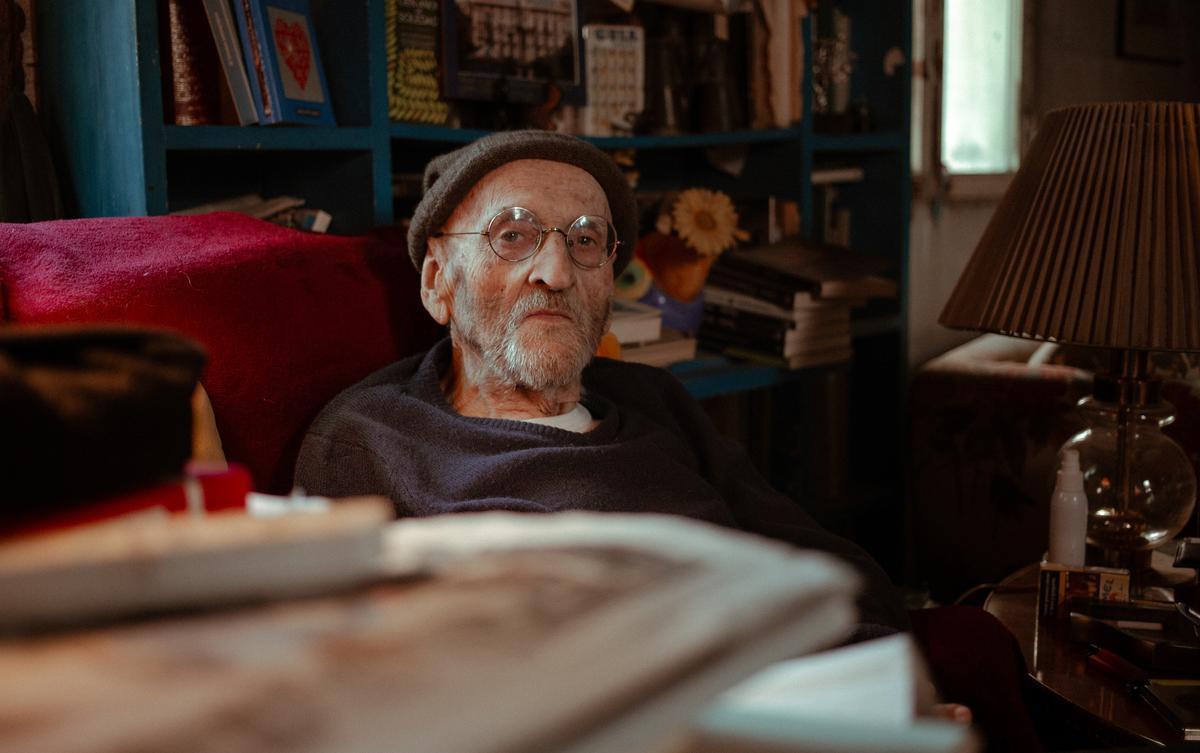 El escritor Álvaro Pombo, fotografiado en su casa de Madrid