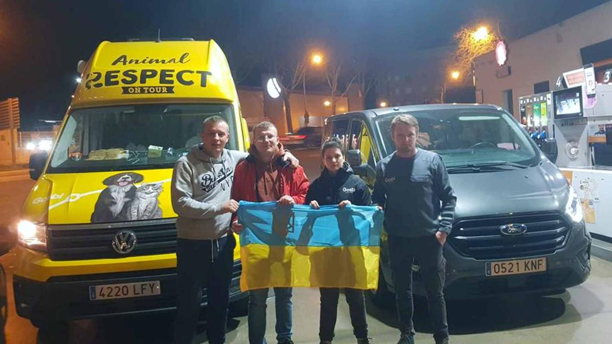 Esta familia de ucranianos catalanes nos explica su viaje humanitario