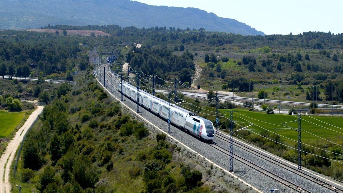 Otra avería en un tren de Ouigo deja tirados a los pasajeros de Barcelona-Madrid más de tres horas