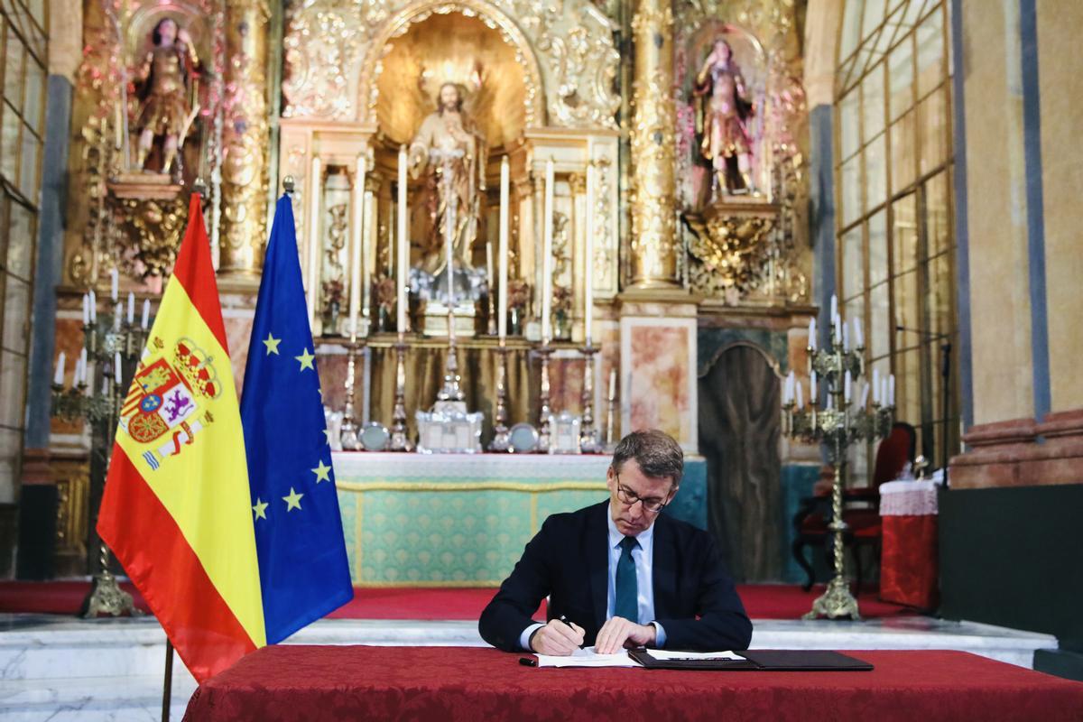 Feijóo durante la firma del plan de calidad institucional en Cádiz. 