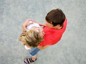 La justicia avanza en conciliación: reconoce el permiso de paternidad tras el fallecimiento en el parto de su hija