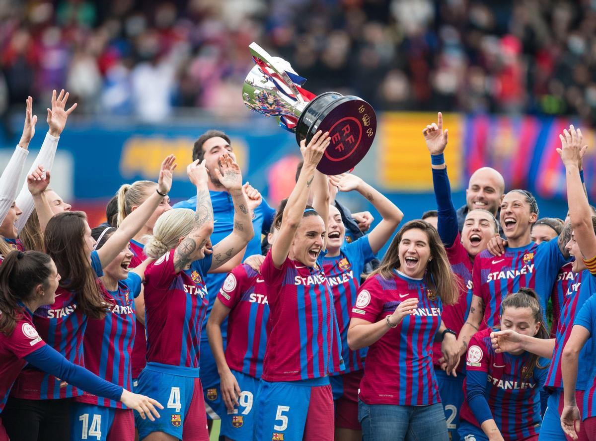 Las jugadoras del Barça celebran la consecución del título de liga, la pasada temporada.