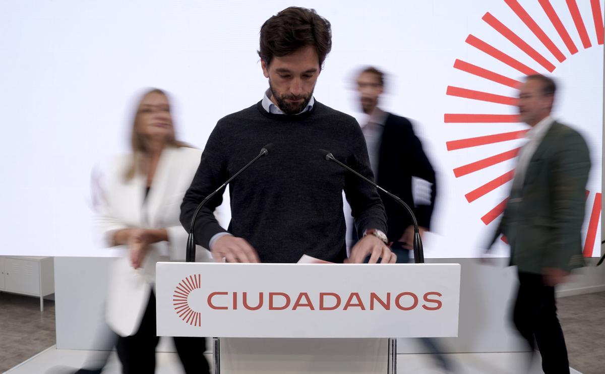 El secretario general de Cs, Adrián Vázquez durante la rueda de prensa de Ciudadanos.