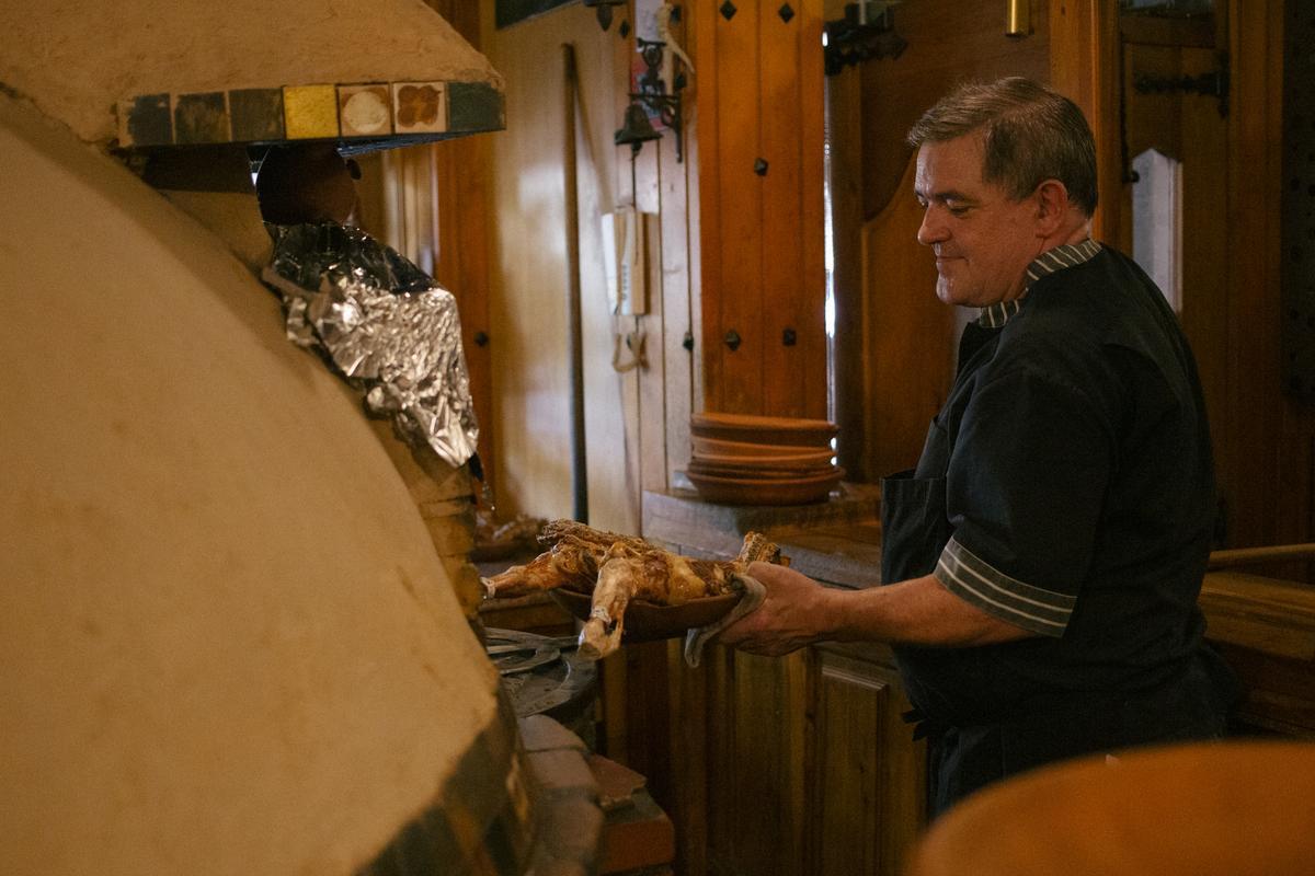 En El Pastor, uno de los asadores más populares de Aranda, venderán alrededor de 100 lechazos.