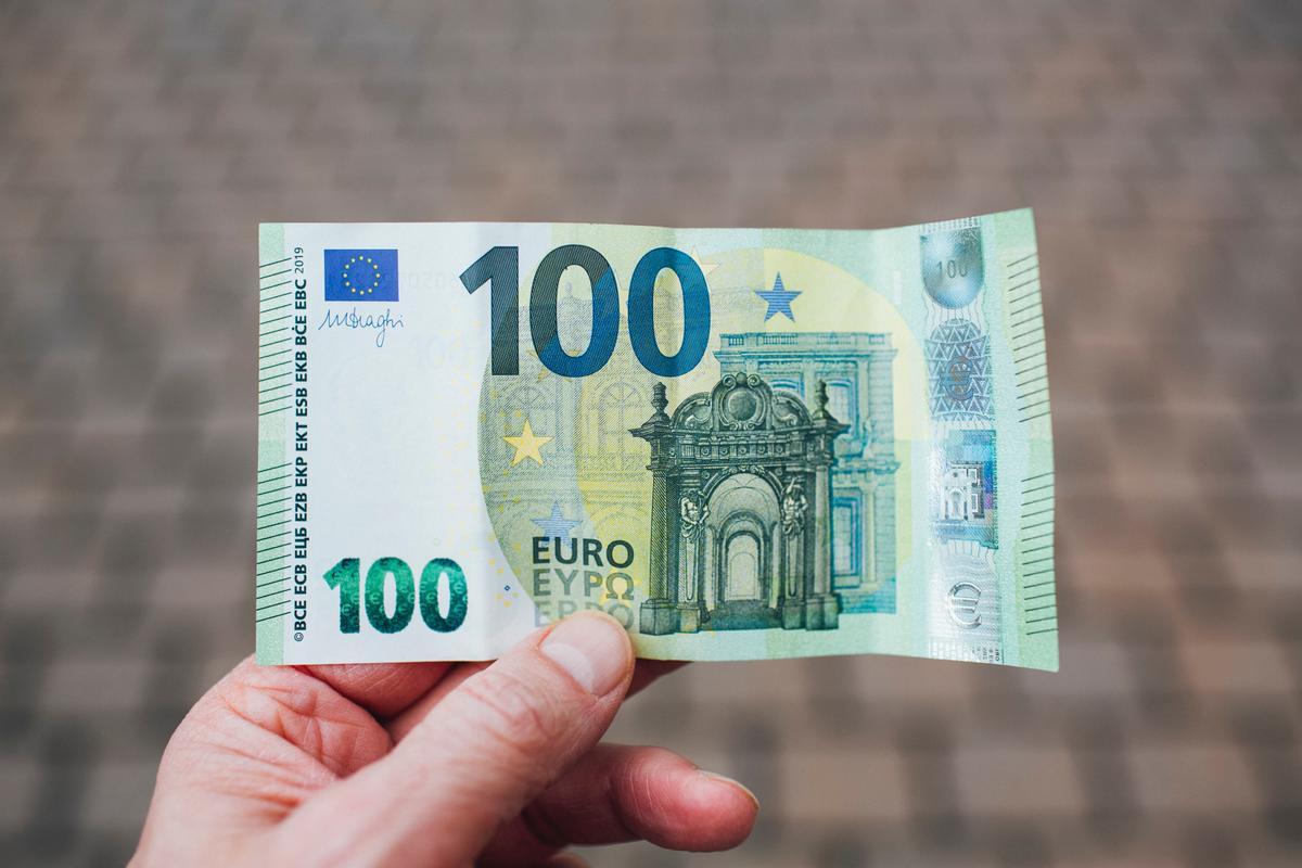La paradoja del ’billete mágico’ de 100 euros que explica contabilidad básica. 