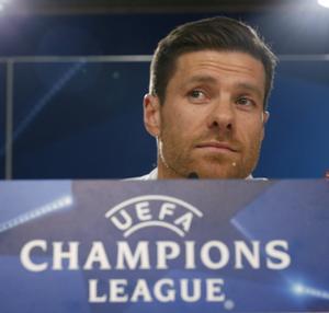 Madrid (Spain), 17/04/2017.- (FILE) - Bayern Munich’s Spanish midfielder Xabi Alonso during a press conference held at Santiago Bernabeu stadium in Madrid, Spain, 17 April 2017 (reissued 05 October 2022). Xabi Alonso is to take over as head coach at German Bundesliga soccer club Bayer 04 Leverkusen from sacked Gerardo Seoane, the club announced on 05 October 2022. (Alemania, España) EFE/EPA/KIKO HUESCA *** Local Caption *** 53462210